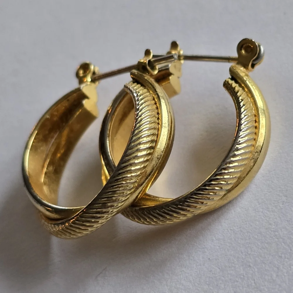 Vintage hoop earrings gold tone criss cross design crisscross hoops classic